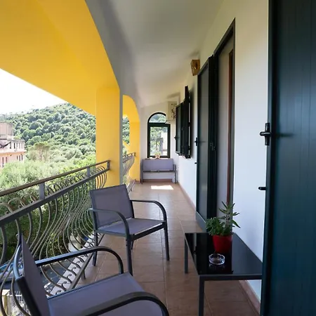 Casa Dell'artista - Ampio In Zona Tranquilla E Iglesias