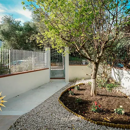 Casa Dell'artista - Ampio In Zona Tranquilla E Iglesias