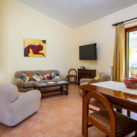 Casa Dell'artista - Ampio In Zona Tranquilla E Iglesias